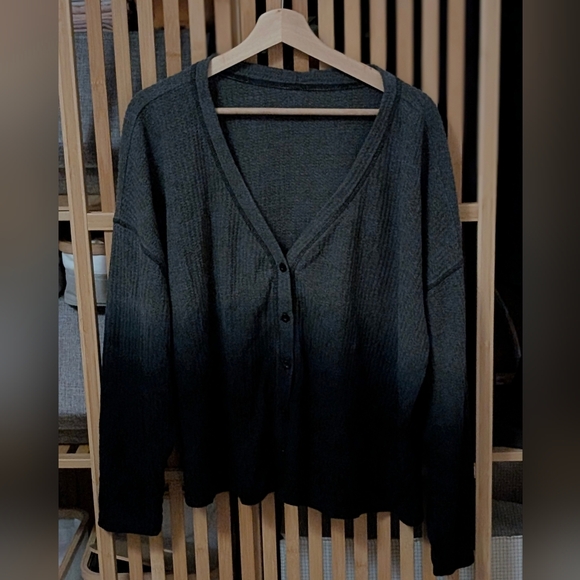 Hot Topic Grey Ombre Cardigan - Picture 1 of 3